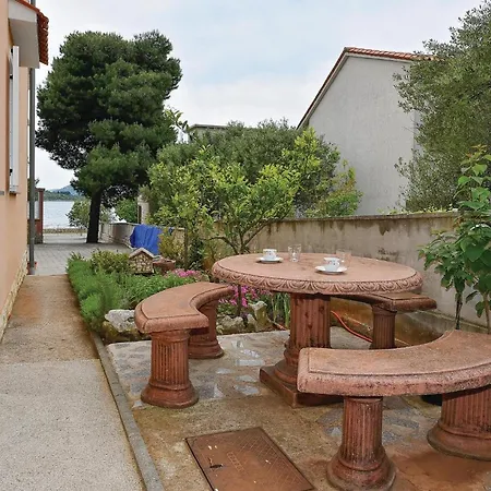 2 Bedroom Awesome In *