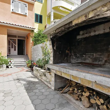 2 Bedroom Awesome In *
